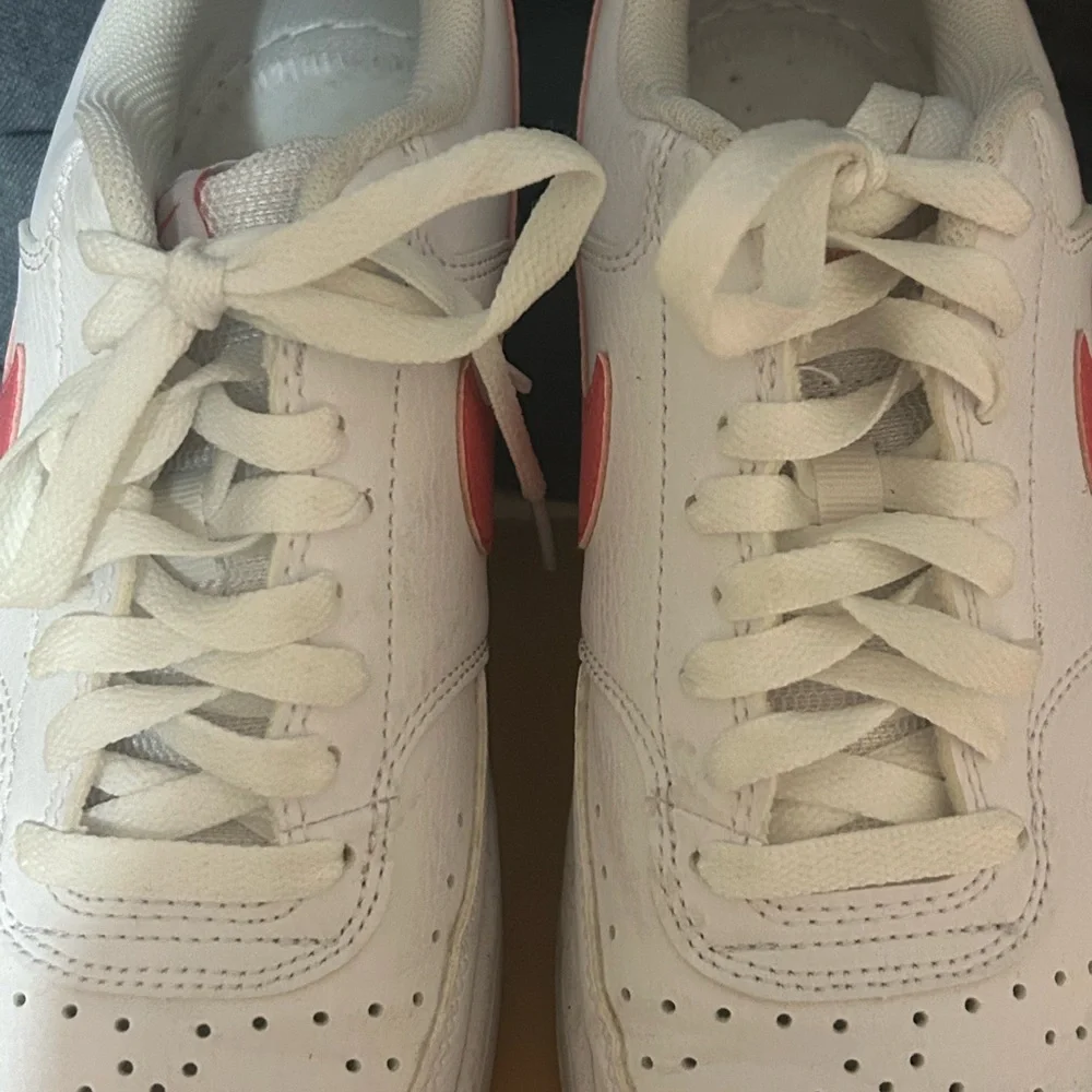 Nike White Sneakers, pink. Women’s Sz 8.5 court vision Air Force - Picture 3 of 5